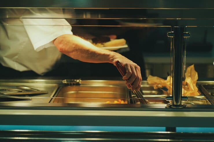 Hotel Kitchen Operating Cost Reduction UAE: How F&B Managers Save 20%